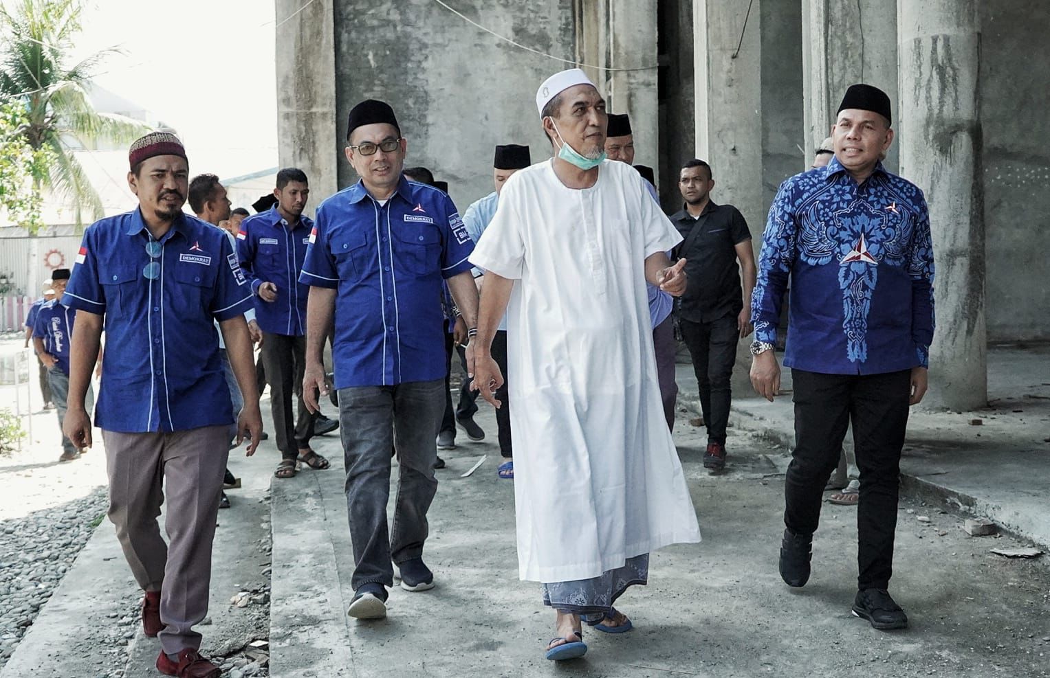 Tiba Di Labuhan Haji,Muslim Langsung Ziarah Ke Makam Syeikh Abuya Muda Waly
