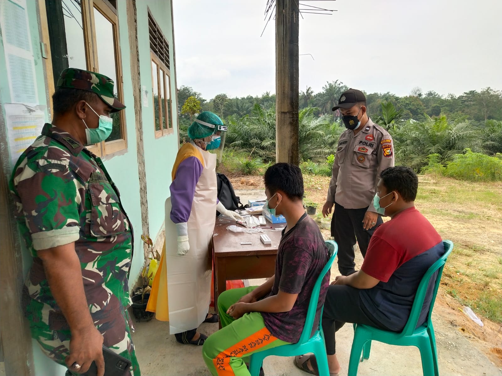 Polsek Bandar Sei Kijang Melaksanakan Kegiatan Pendataan Tracking Kontak Terhadap Salah Satu Siswa