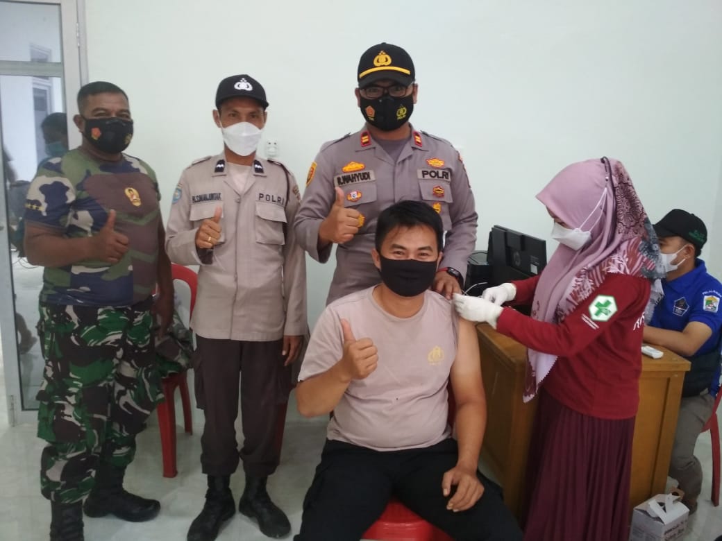 Polsek Teluk Meranti Menggelar Vaksinasi Covid-19 Dosis Ketiga