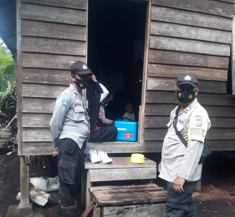 Polsek Kuala Kampar Bersama Tim Vaksinasi Polres Pelalawan Dan Puskesmas