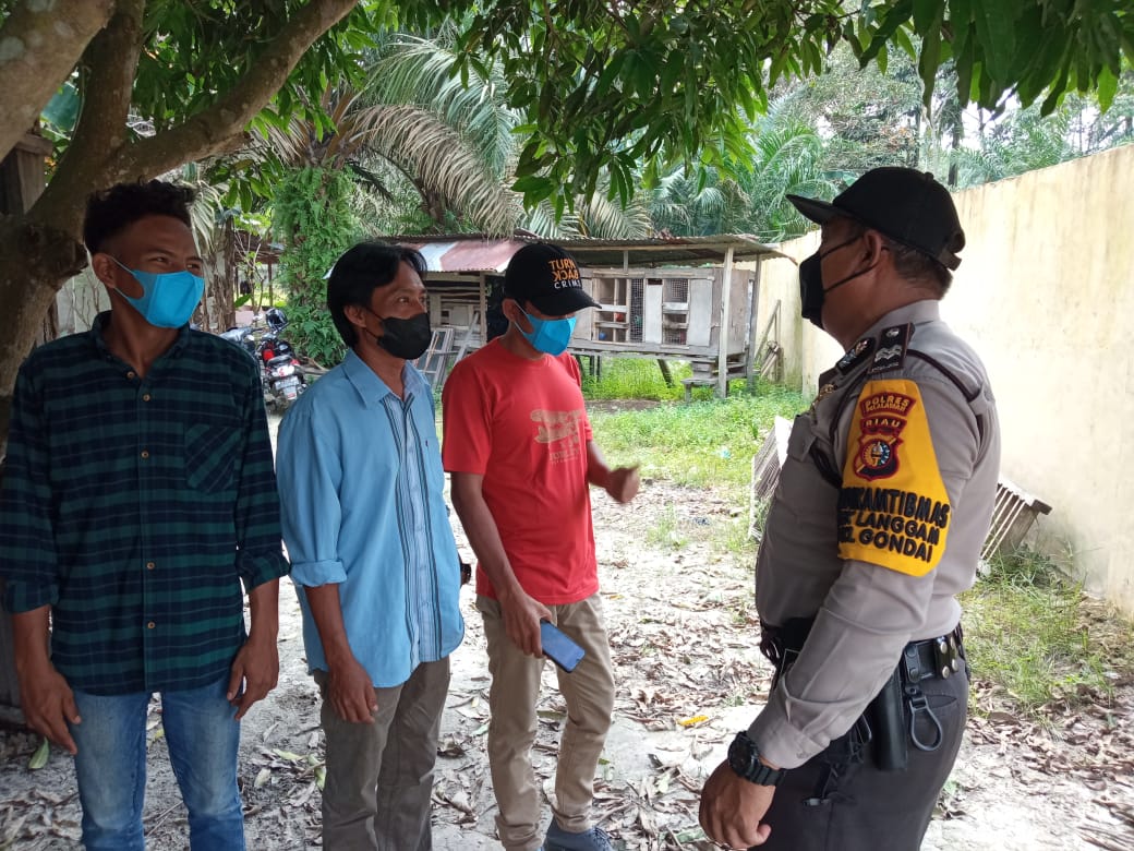 Polsek Langgam lakukan Patroli Antisipasi C3 dan sampaikan Himbauan Penerapan Prokes di Desa Segati