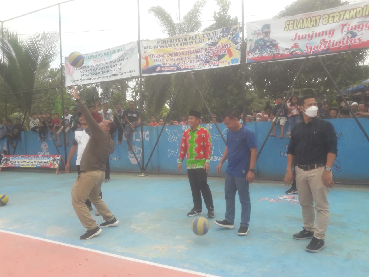 Penutupan Tournamen Bola Volly Putri Cup lll Desa Talau Oleh Ketua DPRD Pelalawan