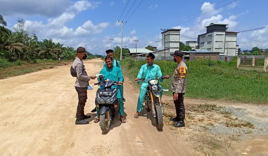 Polsek Teluk Meranti Kembali Laksanakan Giat Pencegahan Penularan Covid-19 Dijalan Lintas Bono