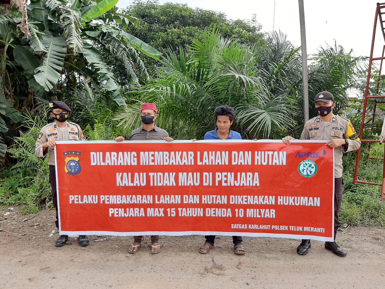 Polsek Teluk Meranti Melaksanakan Penyebaran Tentang Larangan Membakar Hutan Dan Lahan