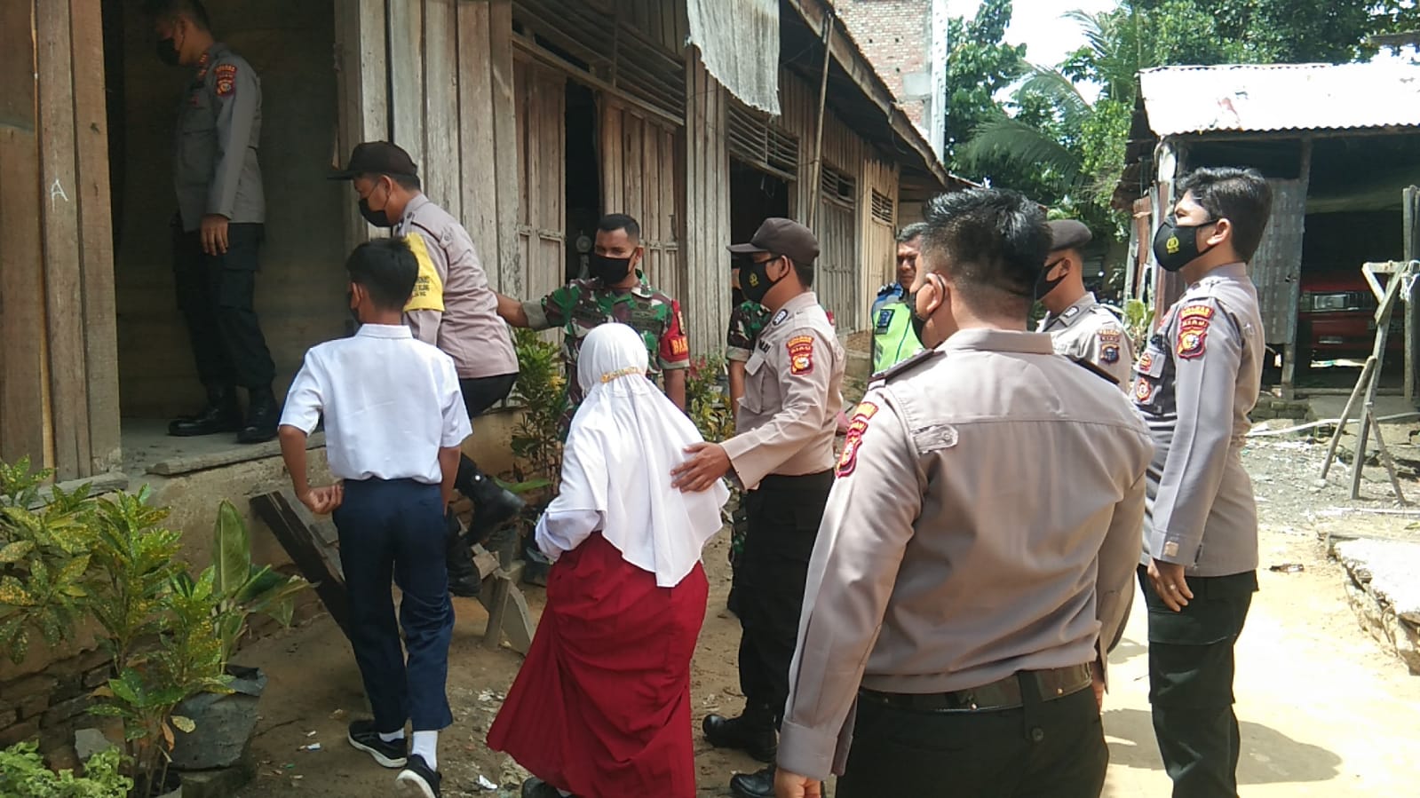 Polsek Bandar Sei Kijang Lakukan Giat Vaksinasi Door To Door