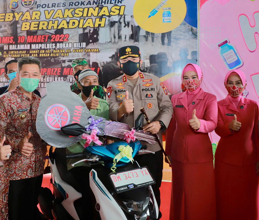 Daniel Turnip Tak Menyangka,Dapat Motor Untuk Antar Cucu Sekolah Dari Kapolda Riau