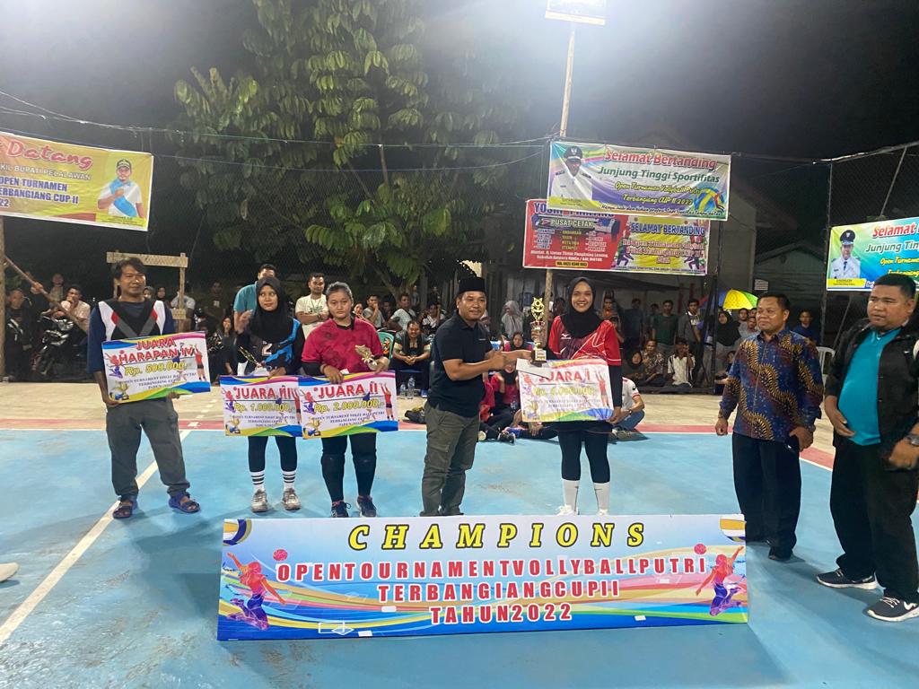 Wakil Bupati Pelalawan Tutup Open Turnamen Volly Ball Putri Cup ll Terbangiang