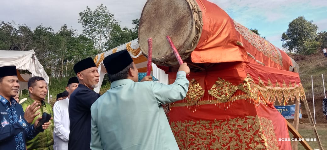 Gubernur Sumbar Bersama Bupati Agam Pukul Tabuh Tanda Peresmian MTQ ke-XL Kabupaten Agam