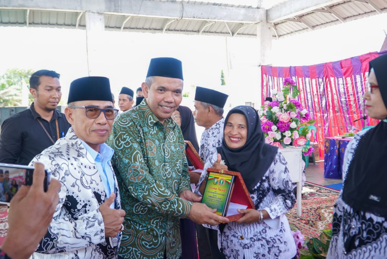 Hadiri Halal Bihalal PGRI XIII Koto Kampar, Dr. Kamsol,MM : Persiapkan Generasi Yang Berkarakter Untuk Hadapi Era 4.0