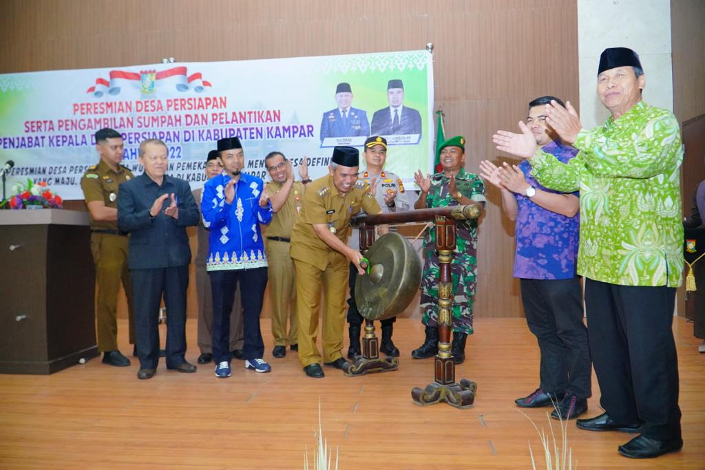 Pj Bupati Kampar Resmikan 9 Desa Persiapan dan Lantik 9 Penjabat Kepala Desa