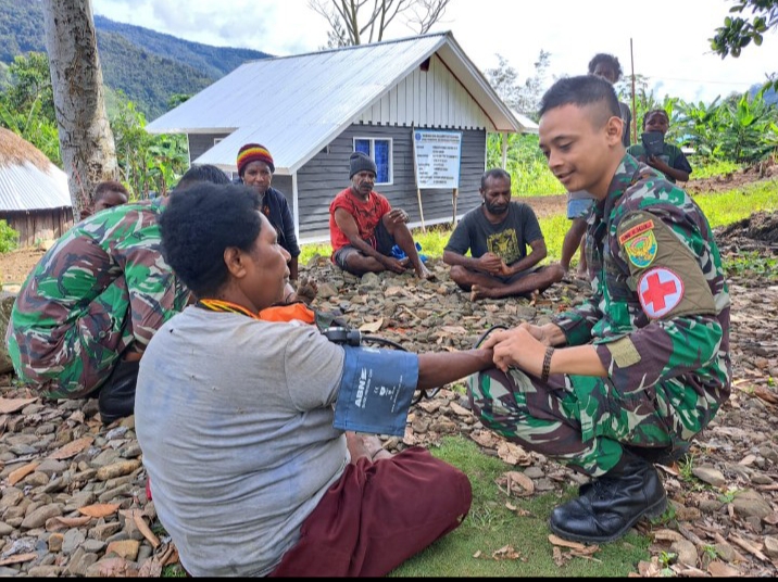 Puskesmas Keliling Satgas Yonif Raider 142/KJ Bentuk Layanan Terbaik Bagi Kesehatan Masyarakat