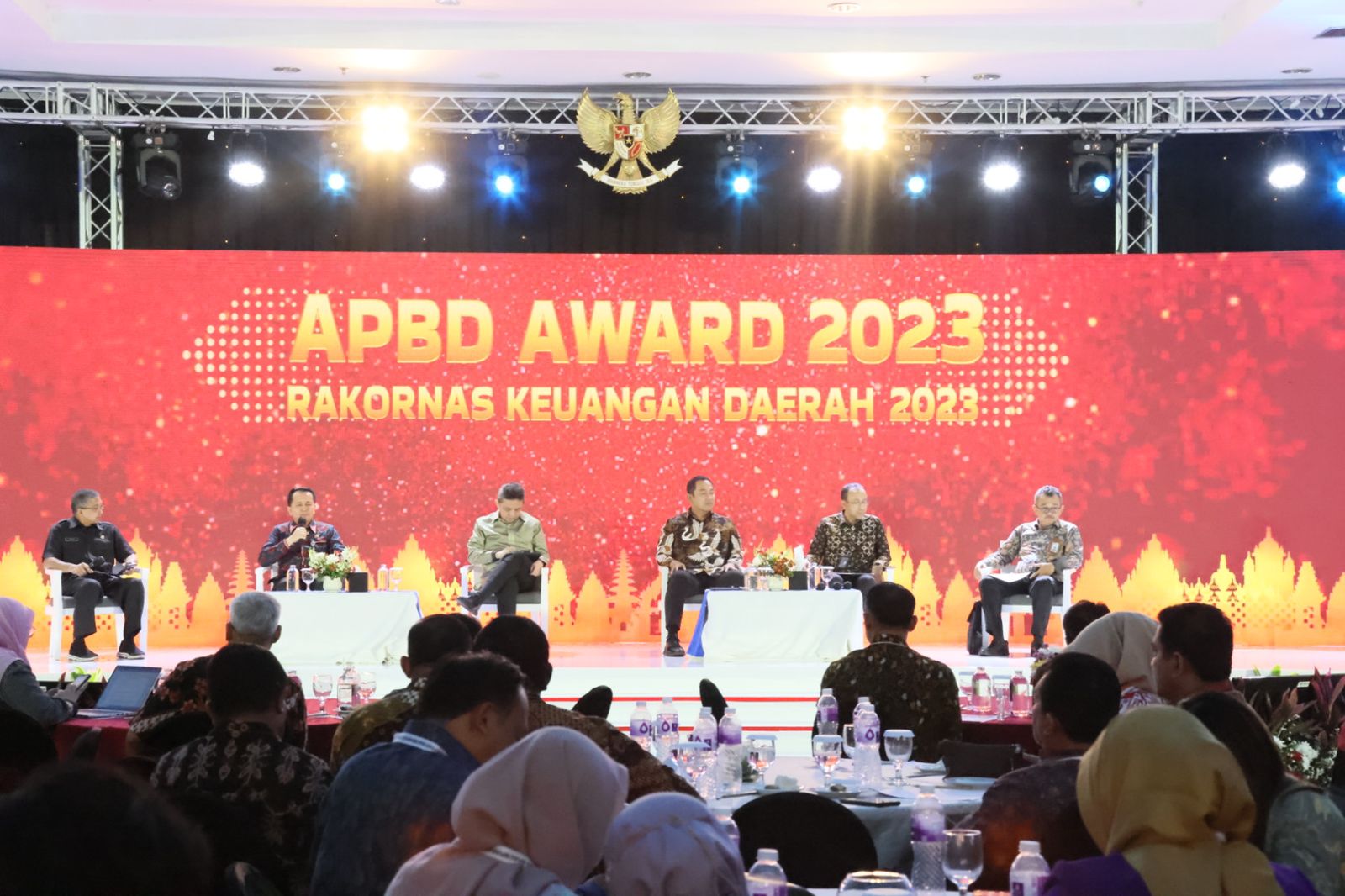 Mendagri Beri Penghargaan APBD Award 2023 Kepada Kepala Daerah Dengan Realisasi APBD Tertinggi