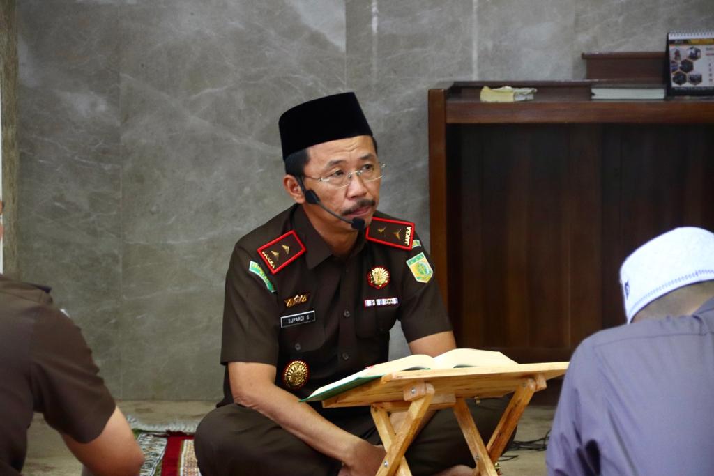 Tausiyah Ba’da Dzuhur Yang Disampaikan Oleh Kepala Kejaksaan Tinggi Riau Dr. Supardi