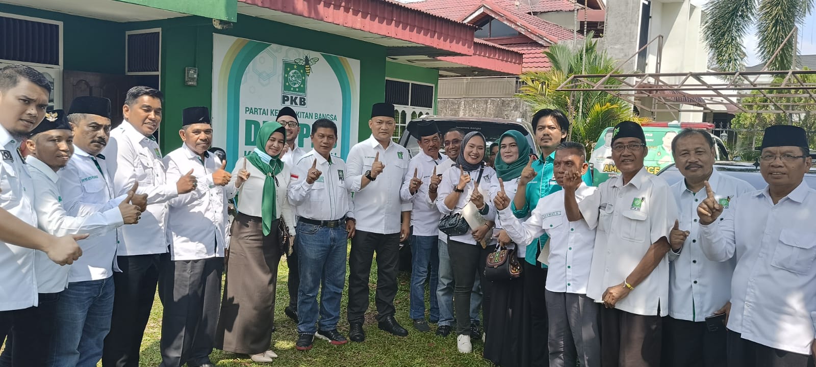 Daftarkan Diri Bersama PKB,Fadila Saputra dan Alex Cowboy Insan Pers Maju Pileg Pekanbaru 2024