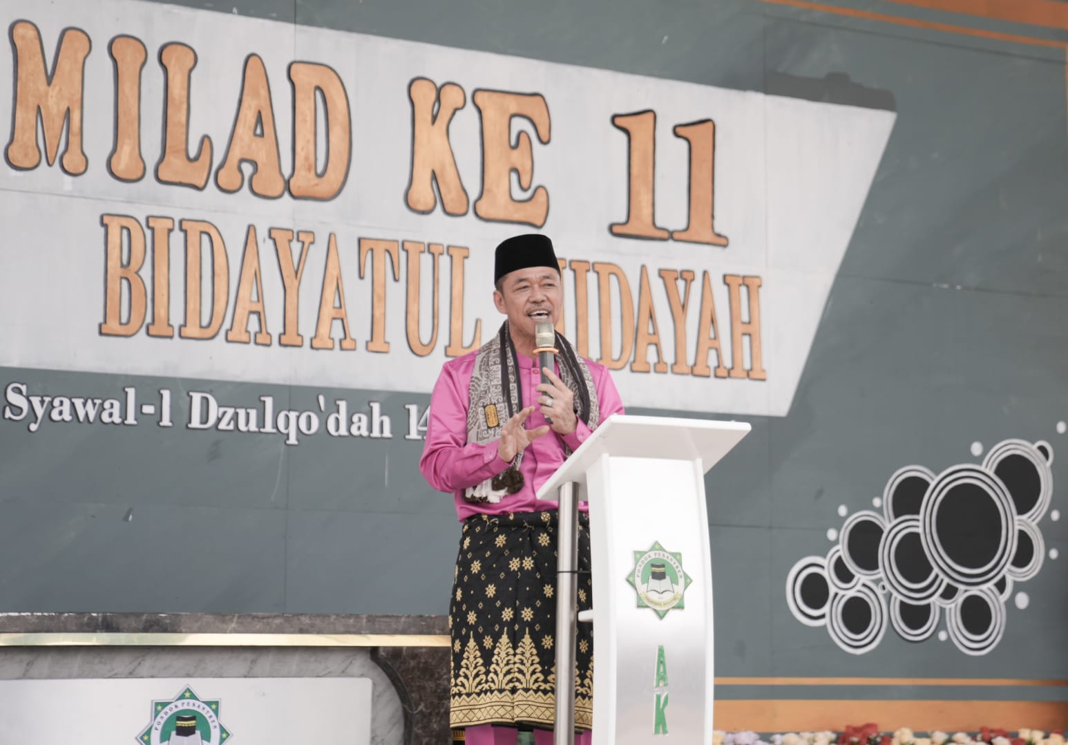 Bupati Rohil Hadiri Wisuda dan Milad Ponpes Bidayatul Hidayah