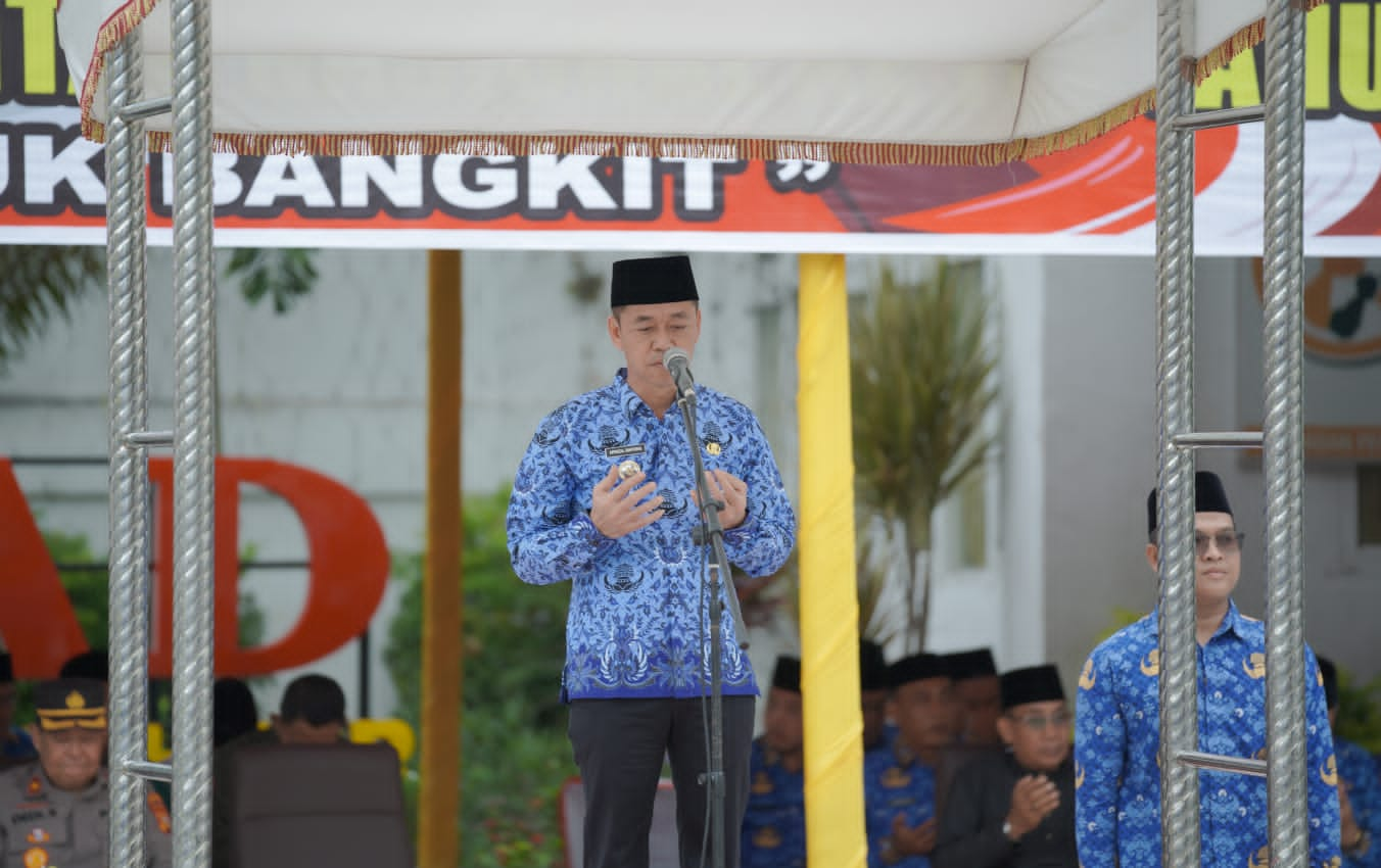 Pimpin Upacara Harkitnas, Bupati Rohil Sampaikan Amanat Menteri Kominfo