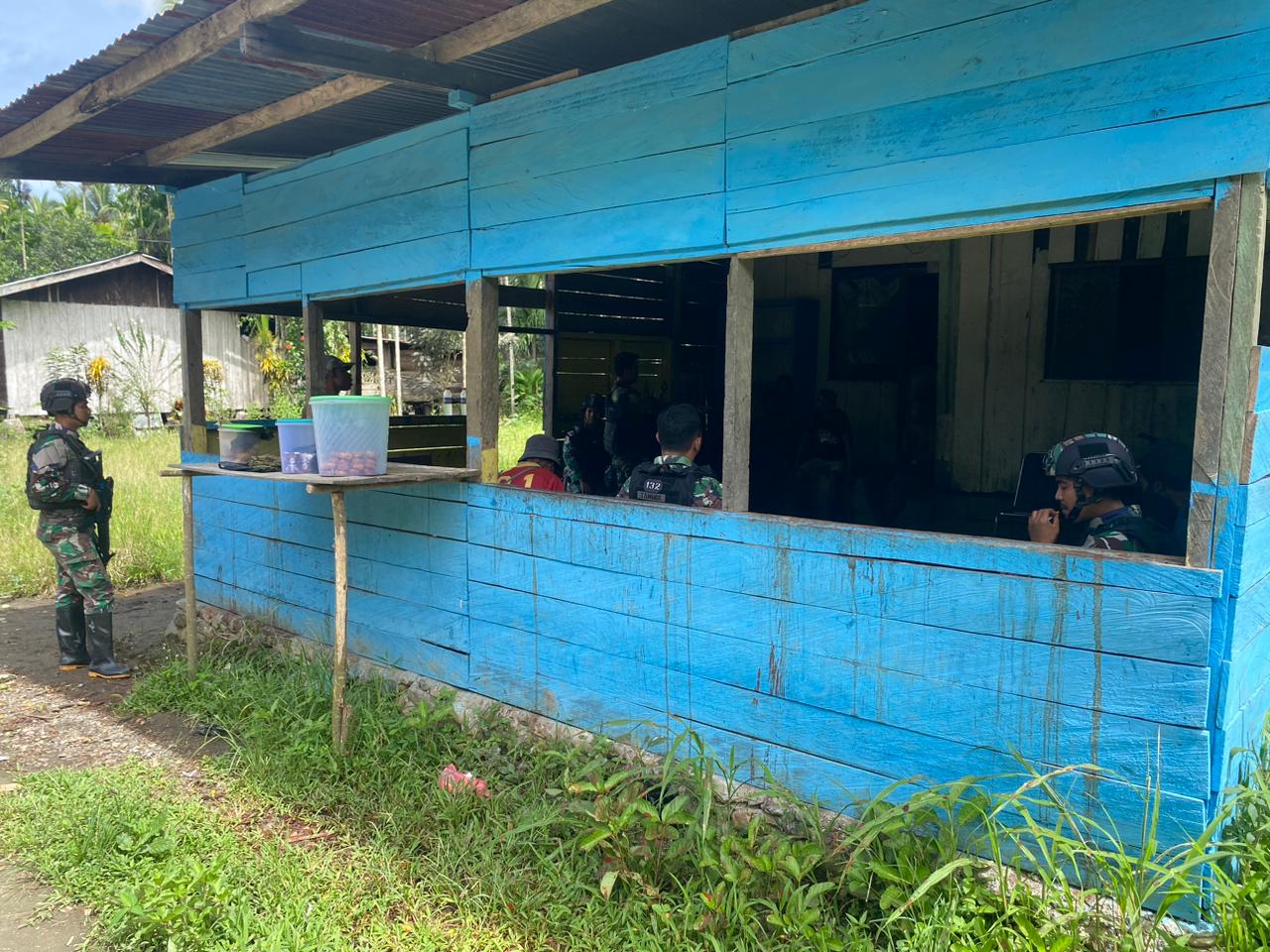 Satgas Yonif 132/BS Menyapa Masyarakat Kp.Kibay