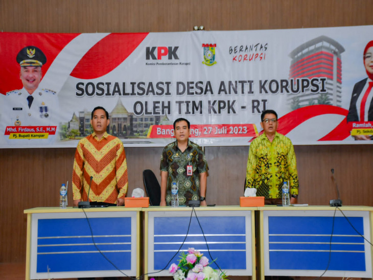 Pj Bupati Kampar Diwakili Kepala Inspektorat Membuka Secara Resmi Sosialisasi Desa Anti Korupsi Oleh KPK