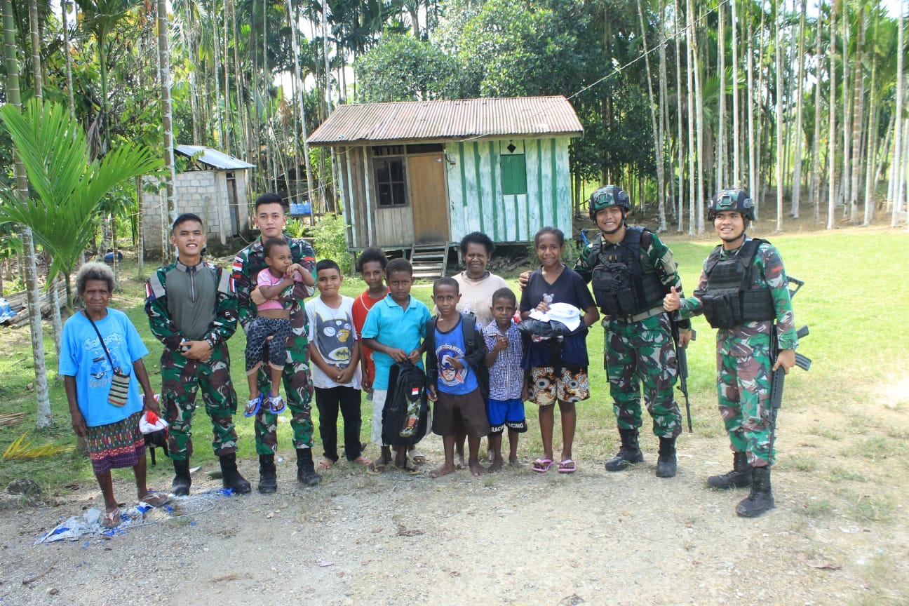 Satgas Yonif 132/BS Tingkatkan Nasionalisme Masyarakat Distrik Mannem