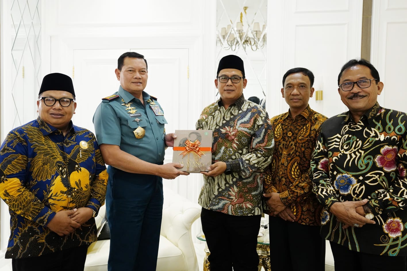 Keprihatinan Panglima TNI Dengan Rendahnya Minat Remaja Terhadap Seni Tradisional