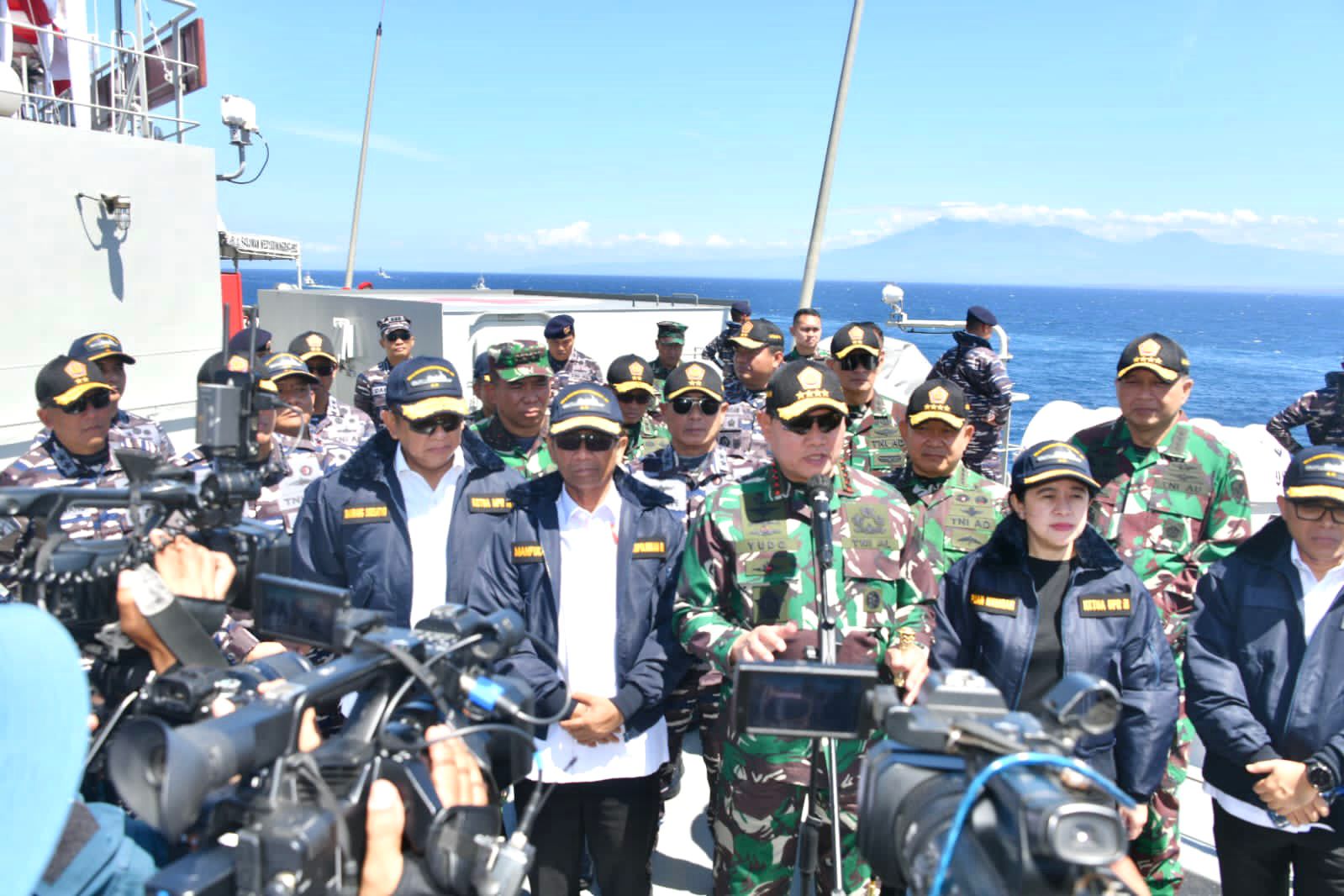 Hadiri Latihan Gabungan TNI 2023 Bersama Ketua DPR Puan Maharani, Ketua MPR RI Bamsoet Apresiasi Kemampuan dan Kesigapan Anggota TNI