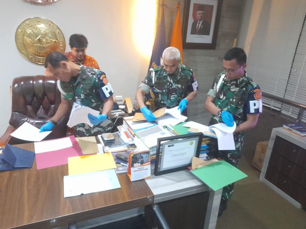 Kapuspen TNI : 22 Penyidik Puspom TNI dan 8 KPK Geledah Kantor Basarnas