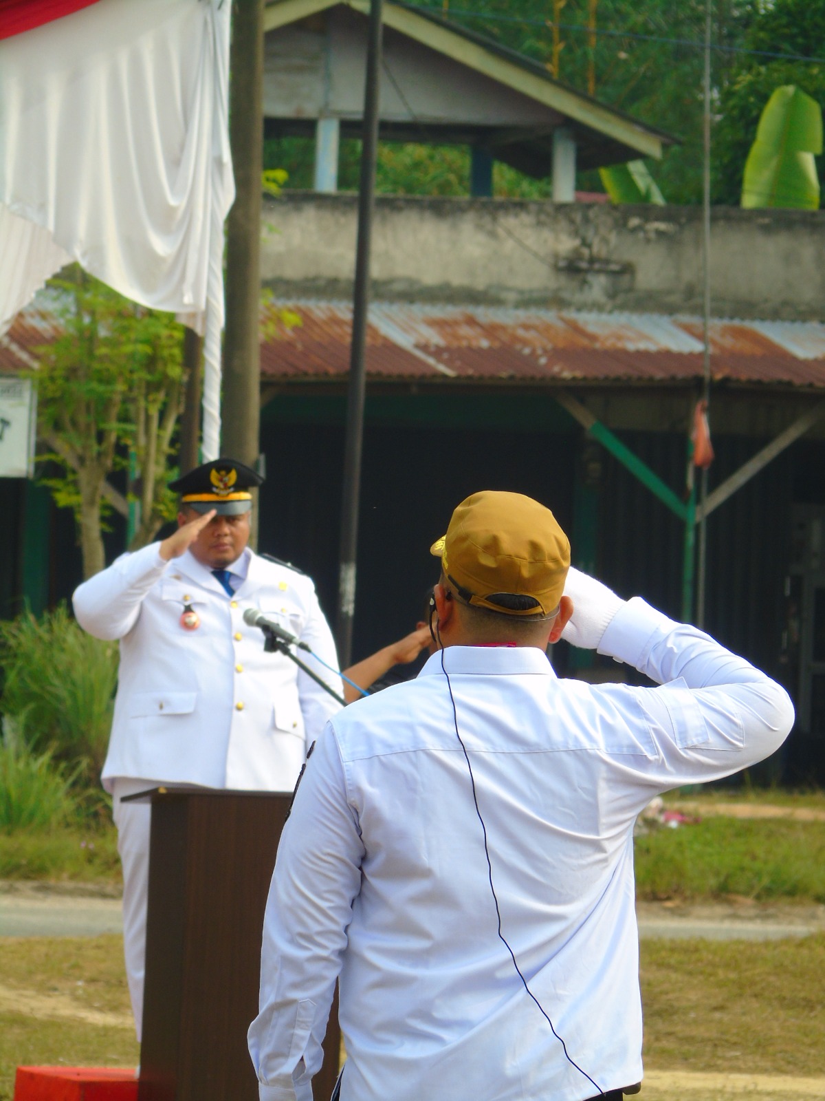 Pj.Kepala Desa Bencah Kelubi Jadi Inspektur Upacara Pada Upacara Kemerdekaan RI Ke-78 Tahun 2023