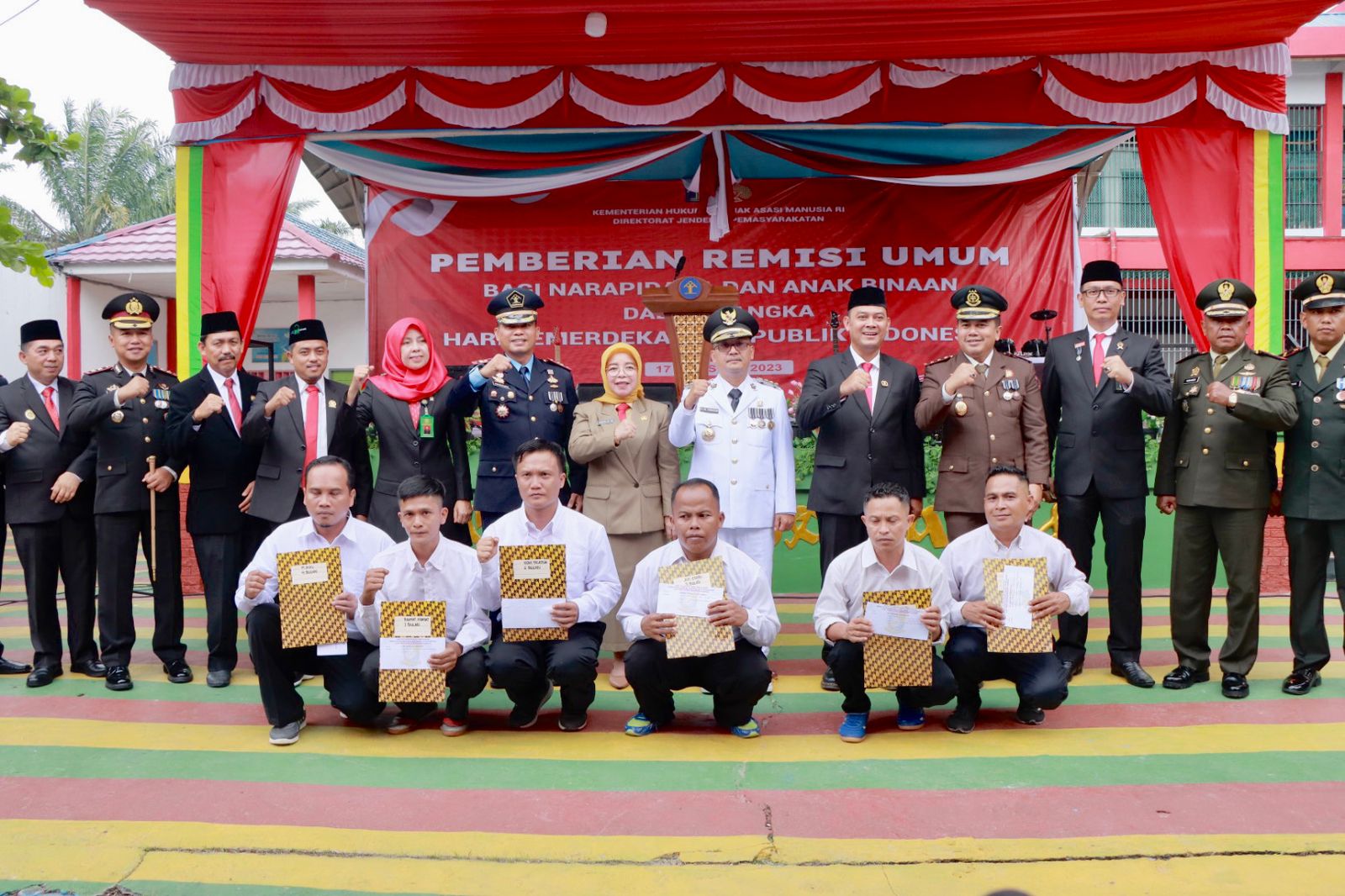 Hut RI Ke – 78, Serahkan Remisi,1.054 Warga Binaan Lapas Kelas IIa Bangkinang Terima Remisi,6 Orang Langsung Bebas,Pj Bupati Ucapkan Selamat,dan Kembali Hidup Bersama Masyarakat