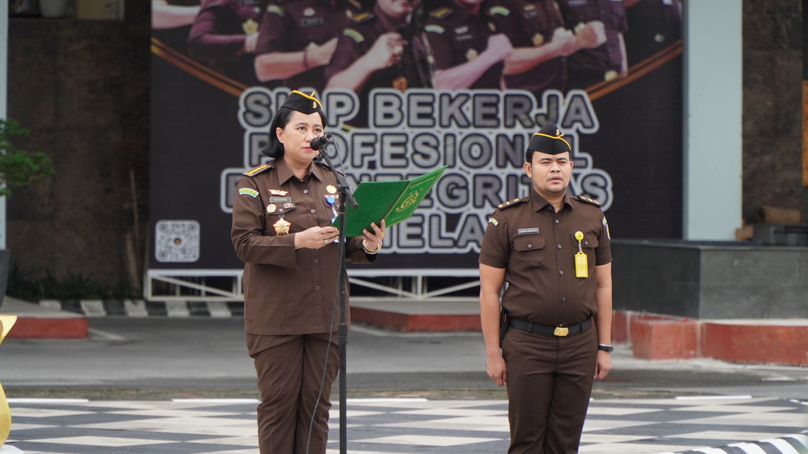 Asisten Pengawasan Kejaksaan Tinggi Riau Penerima Apel Kerja Pagi