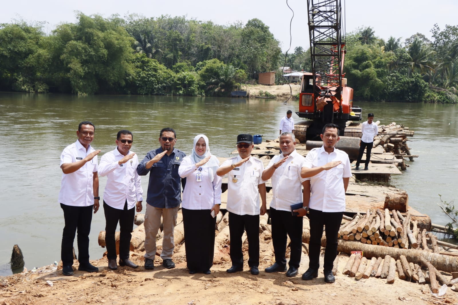 Sudah Tiga Tahun Menunggu Akhirnya Kembali Dibangun ,Pj Bupati Kampar Tinjau Pembangunan Jembatan Tanjung Berulak dan Jembatan Limau Manis