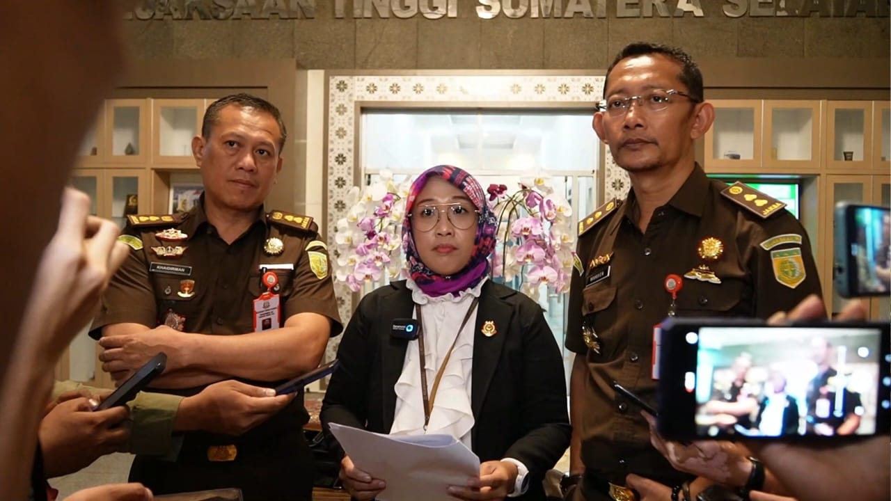 Tim Penyidik Bidang Tindak Pidana Khusus Kejaksaan Tinggi Sumatera Selatan, Tetapkan 2 Orang Tersangka