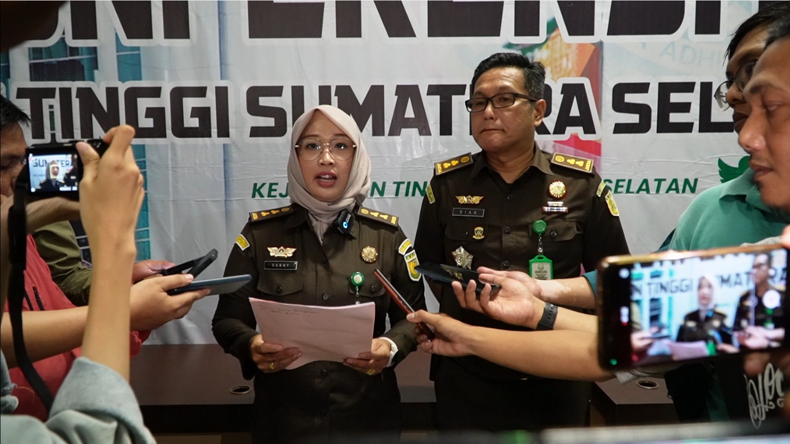 Penetapan Tersangka Dalam Perkara Dugaan Tindak Pidana Korupsi,Kolusi,Dan Nepotisme Di Koni Pencairan Deposito Dan Uang Hibah Pemerintah Daerah Provinsi Sumsel Tentang Pengadaan Barang Bersumber APBD TA.2021