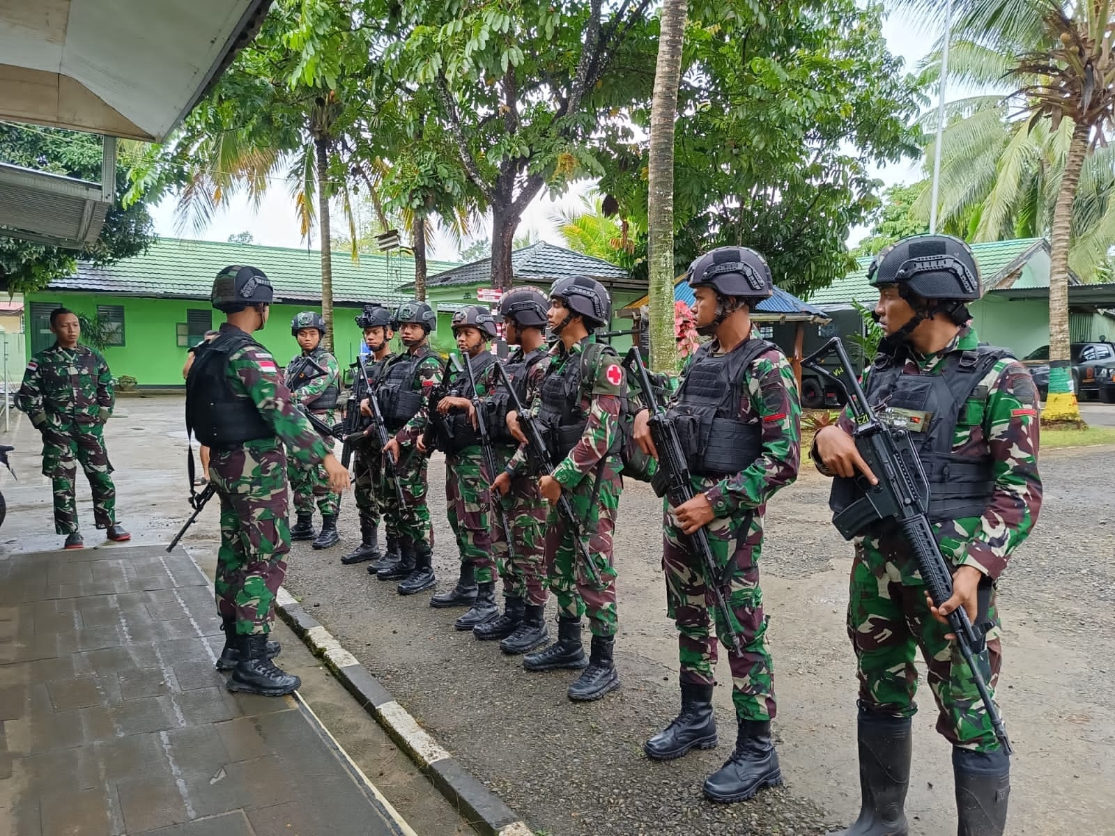 Cegah Penyusupan dan Penyeludupan Satgas Yonif 122/TS Pos Kout Gelar Patroli Jalur Pelintasan Tidak Resmi Di Sepanjang Perbatasan Darat RI-PNG