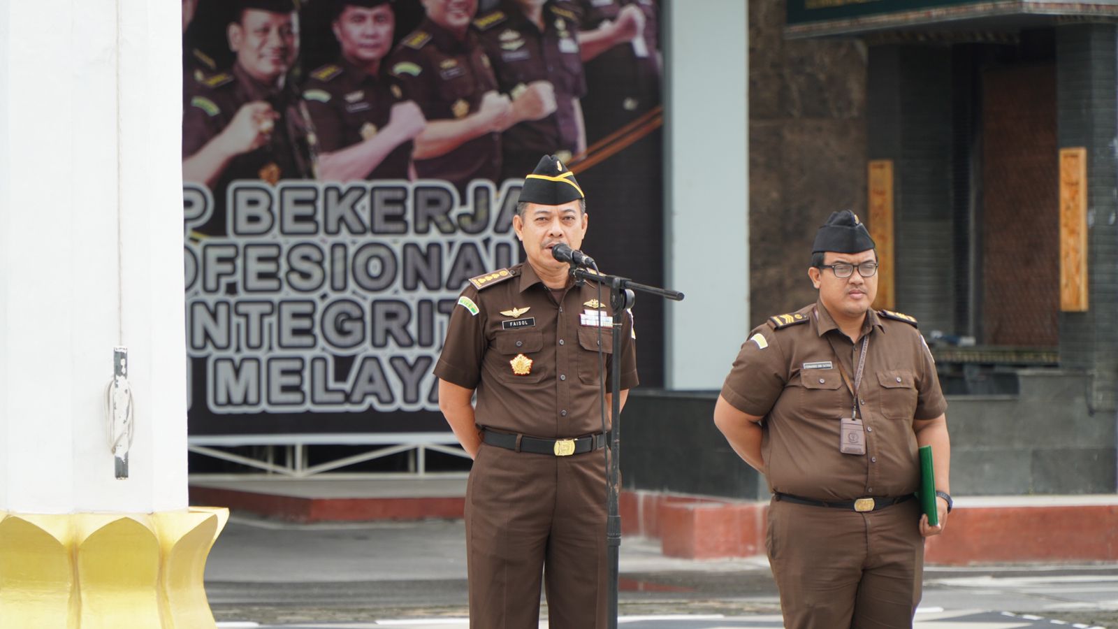 Asisten Pidana Militer Kejaksaan Tinggi Riau Menjadi Penerima Apel Kerja Pagi