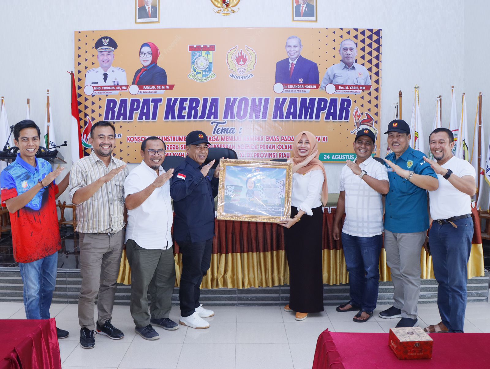 Walau Baru di Kampar Tapi Punya kepedulian Komitmen Tinggi,drg.Yusi Firdaus Terima Penghargaan Sebagai Tokoh Olahraga Kabupaten Kampar