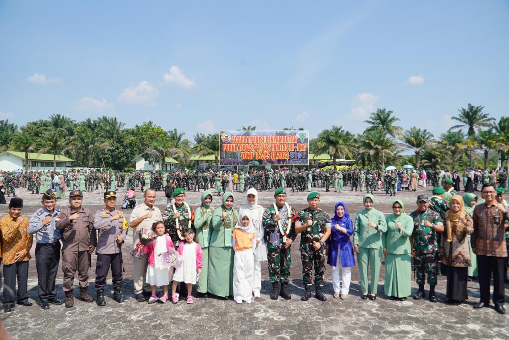 450 Pasukan Satgas Pamtas Yonif 132/BS RI-PNG Kembali Ke Kesatuan, Pj Sekda Kampar Pimpin Langsung Upacara Penyambutan