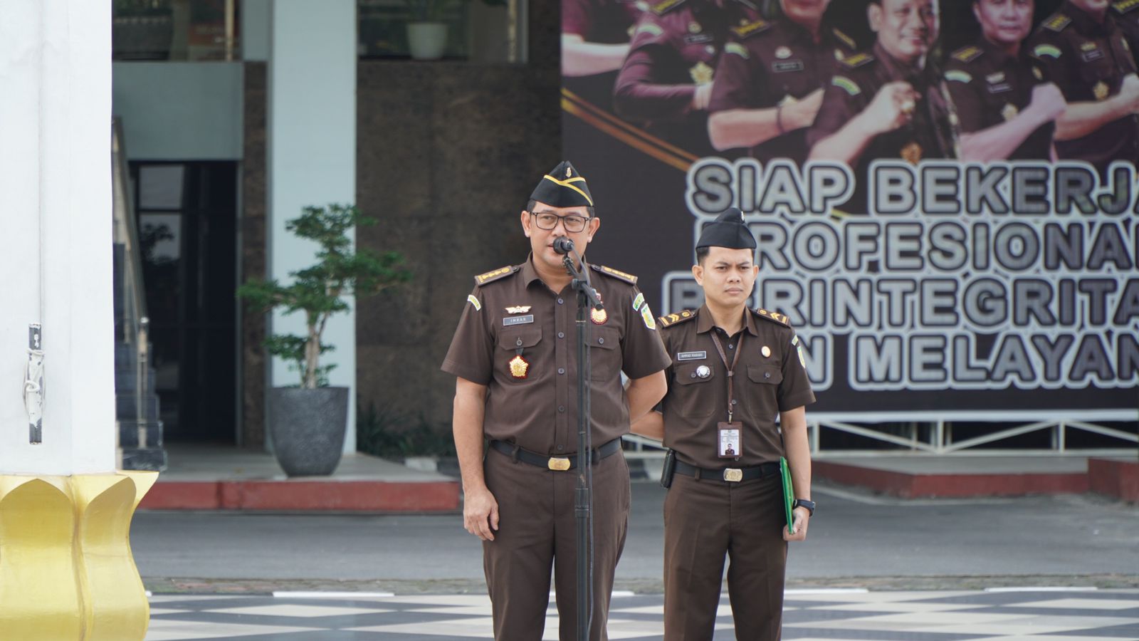 Asisten Tindak Pidana Khusus Kejaksaan Tinggi Riau Penerima Apel Kerja Pagi