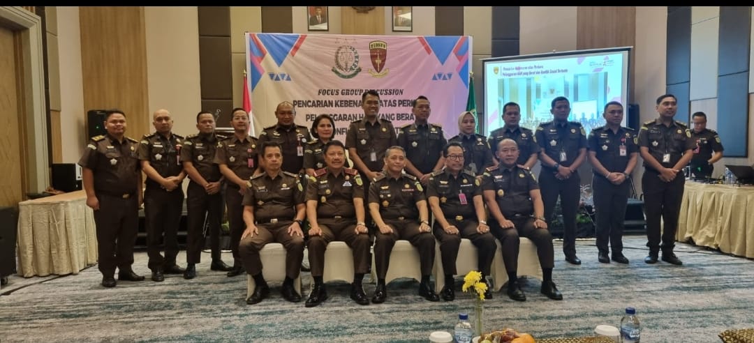 Wakil Kepala Kejaksaan Tinggi Riau Hadiri Focus Group Discussion (FGD) Mengenai Pencarian Kebenaran atas Perkara Pelanggaran HAM Yang Berat dan Konflik Sosial Tertentu