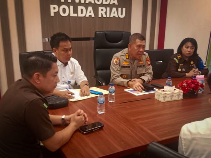 Asisten Pengawasan Kejaksaan Tinggi Riau Hadiri Rapat Satuan Tugas (Satgas) Saber Pungli Provinsi Riau