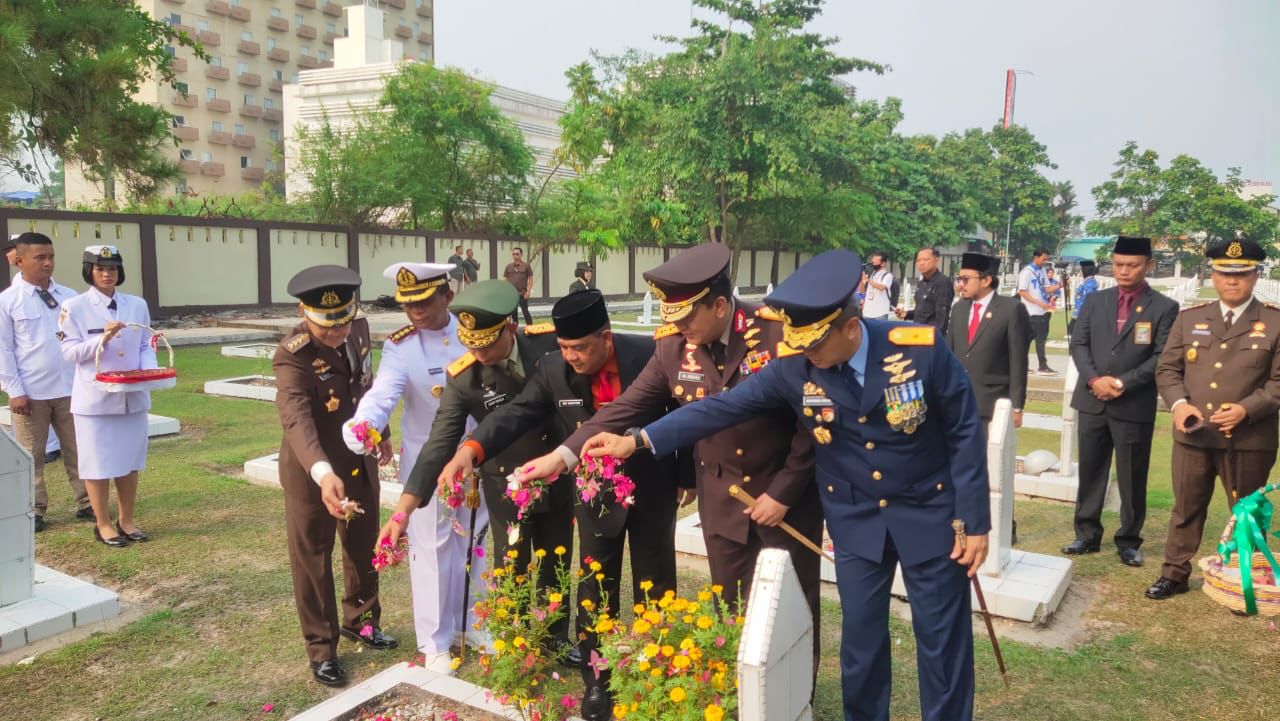 Upacara Ziarah Nasional Dalam Rangka HUT TNI Ke – 78 Tahun 2023