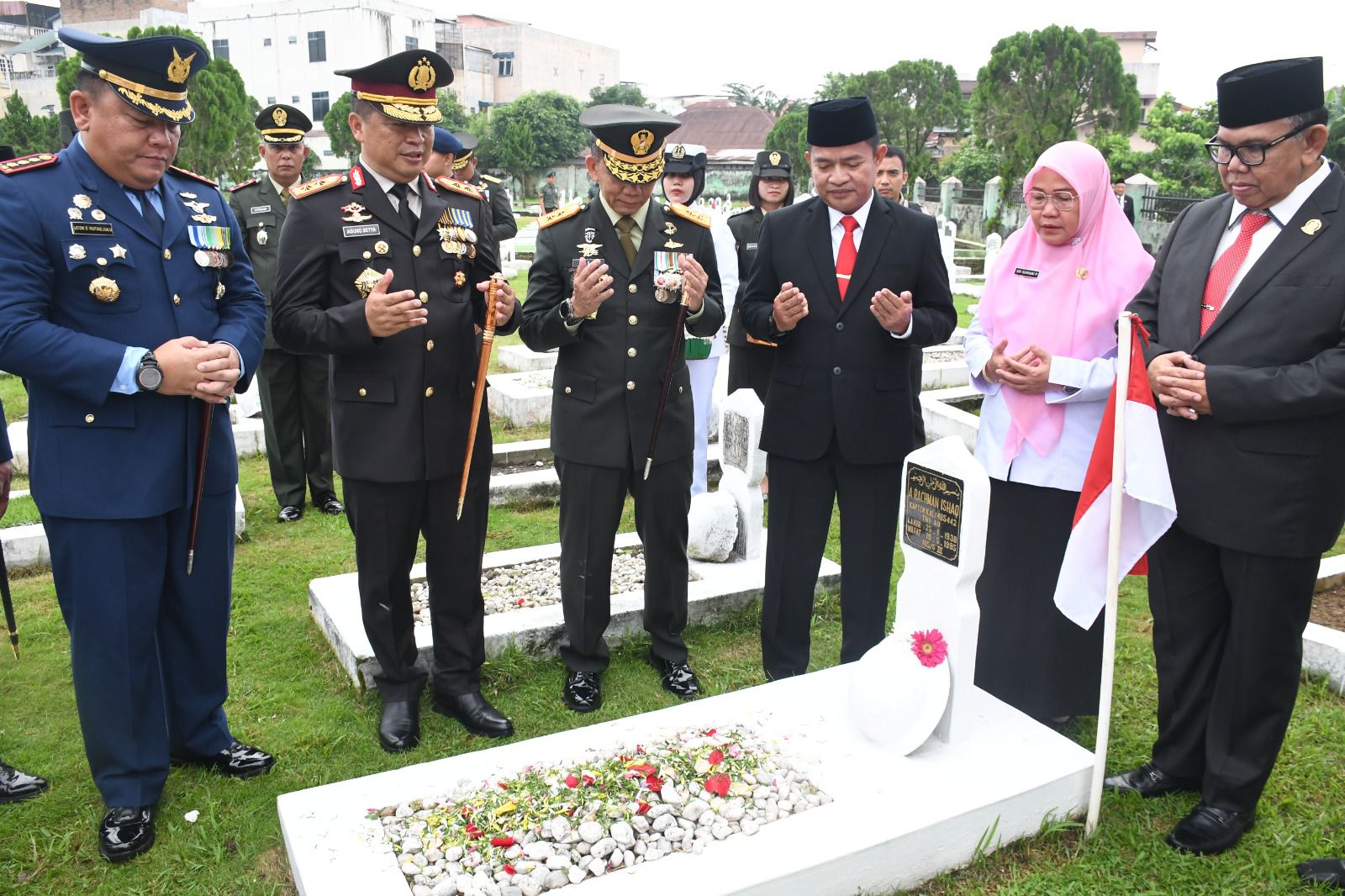 Pangdam I/BB Pimpin Ziarah Nasional HUT Ke – 78 TNI Tahun 2023 di TMP Bukit Barisan