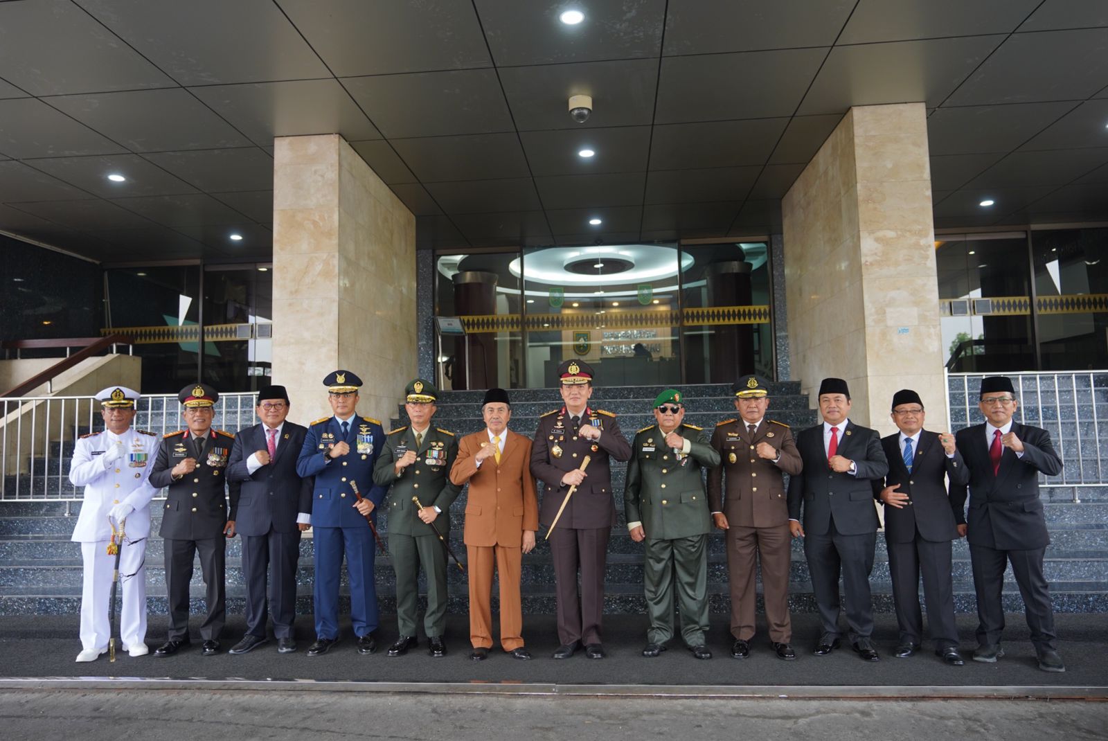 Wakil Kepala Kejaksaan Tinggi Riau hadiri kegiatan Upacara HUT TNI Ke – 78 Tahun 2023