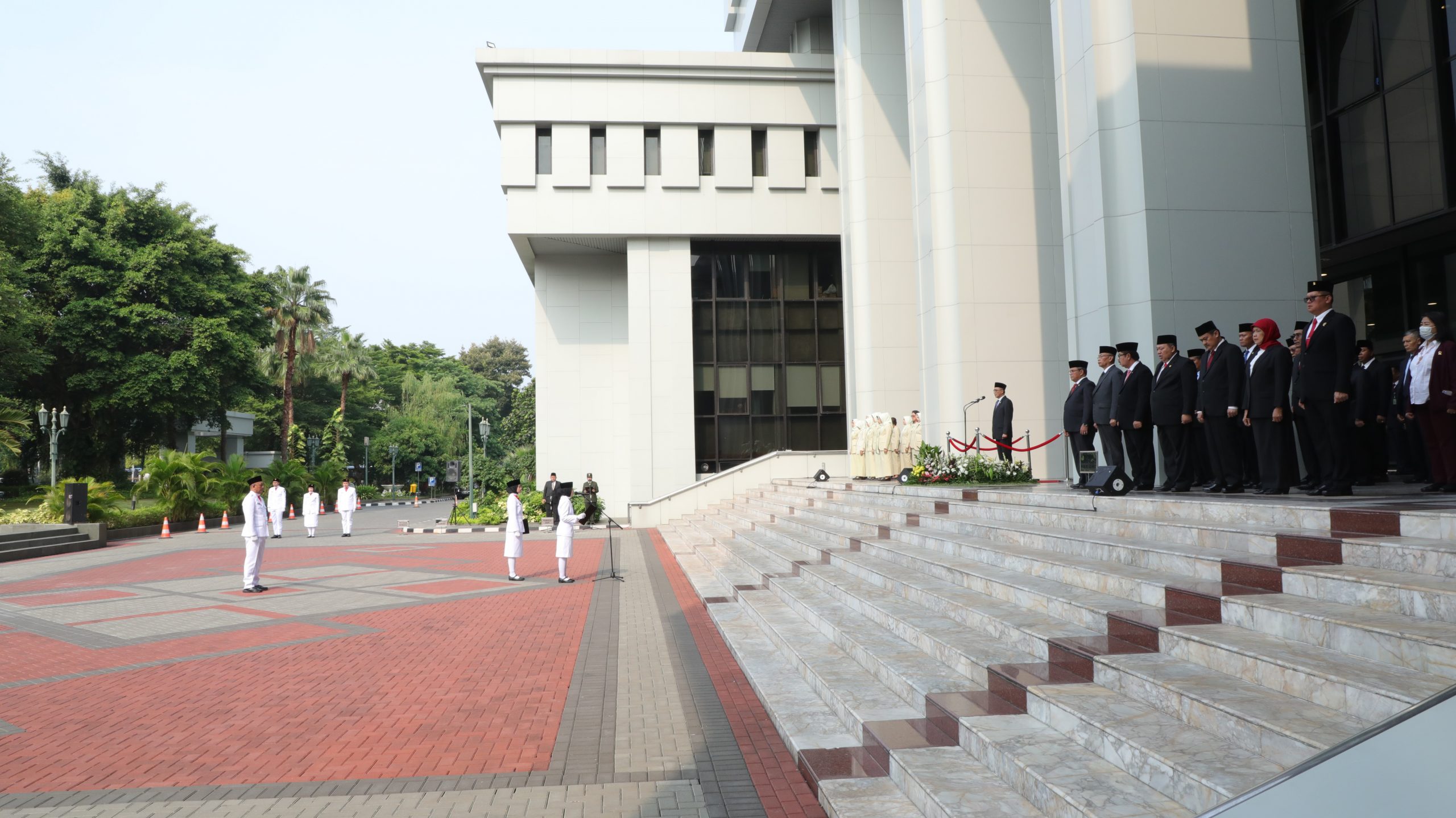 Mahkamah Agung Laksanakan Upacara Hari Pahlawan