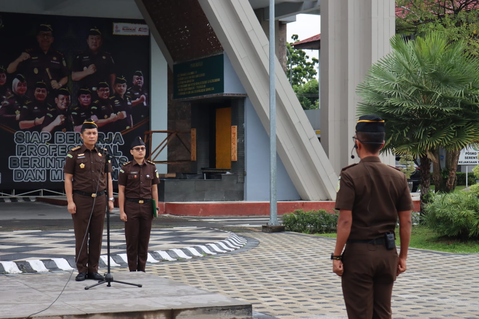 Asisten Intelijen Kejaksaan Tinggi Riau Pimpin Apel Kerja Pagi