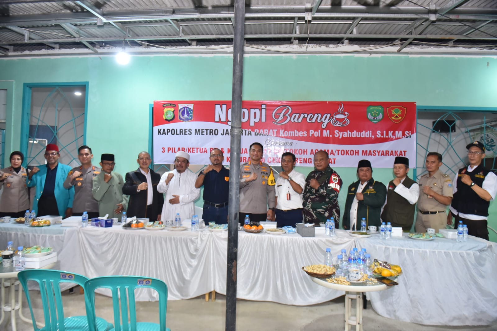 Kapolres Metro Jakbar Gelar Ngopi Bareng : Wadahi Aspirasi Masyarakat di RW 17 Cengkareng Menjelang Pemilu 2024