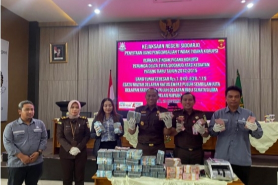 Penyidik Pidsus Kejari Sidoarjo Sita Uang Milyaran Rupiah.Pengembalian Tindak Pidana Korupsi Kegiatan Pasba Perumda“Delta Tirta” Sidoarjo Tahun 2012-2015