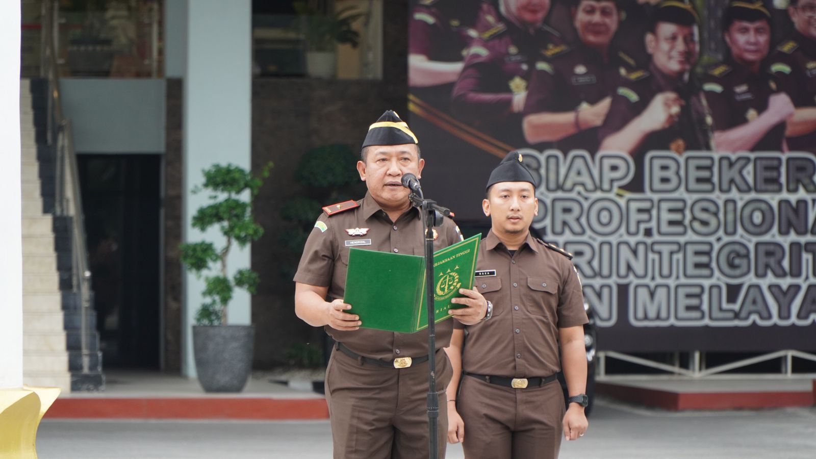 Wakil Kepala Kejaksaan Tinggi Riau Menjadi Penerima Apel Kerja Pagi