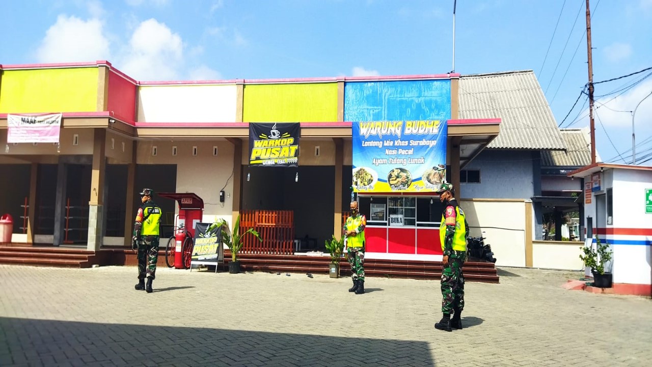 Pastikan Wilayah Aman Terkendali, Anggota Koramil Jajaran Kodim 0808/Blitar Tingkatkan Pengamanan