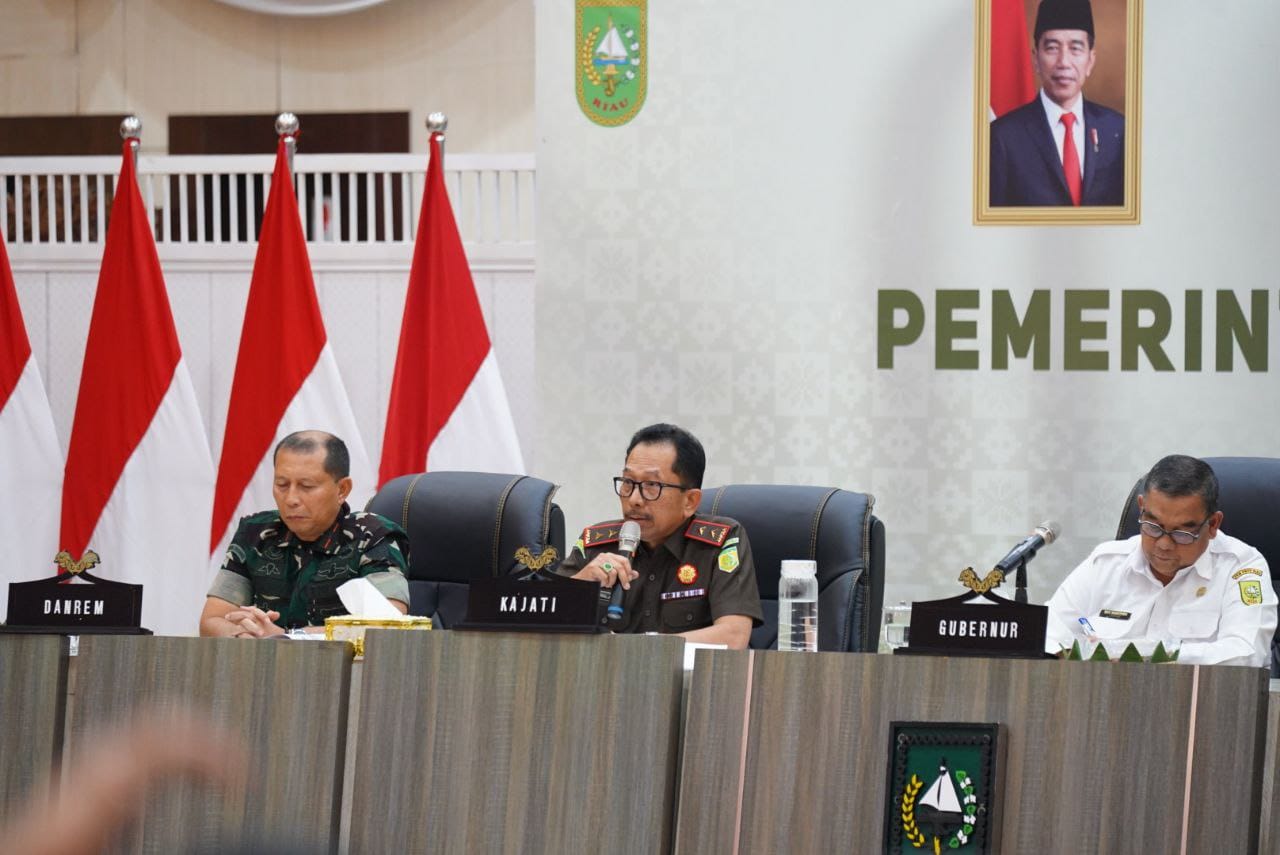 Kajati Riau Hadiri kegiatan Rapat Koordinasi Permasalahan Konflik Lahan dan Sosialisasi Kebijakan Fasilitasi Pembangunan Kebun Masyarakat di Provinsi Riau