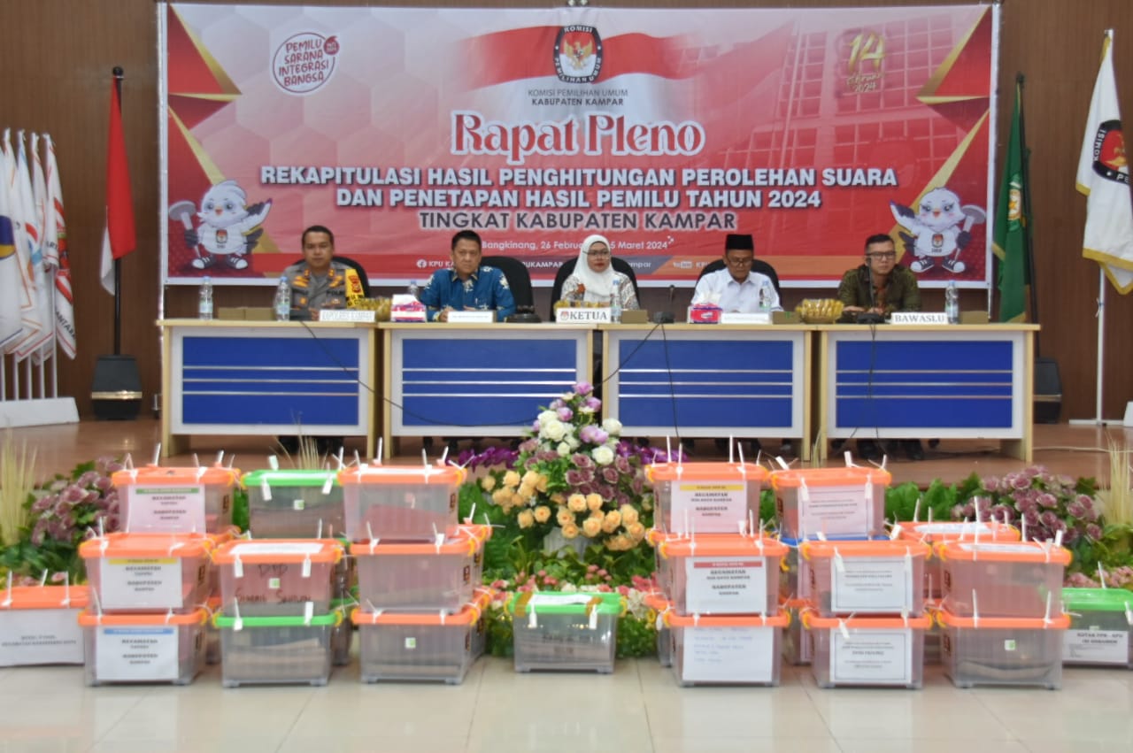 Pj.Bupati Kampar Apresiasi, Kampar Kabupaten Pertama Lakukan Rapat Pleno Rekapitulasi Hasil Perhitungan Suara di Riau